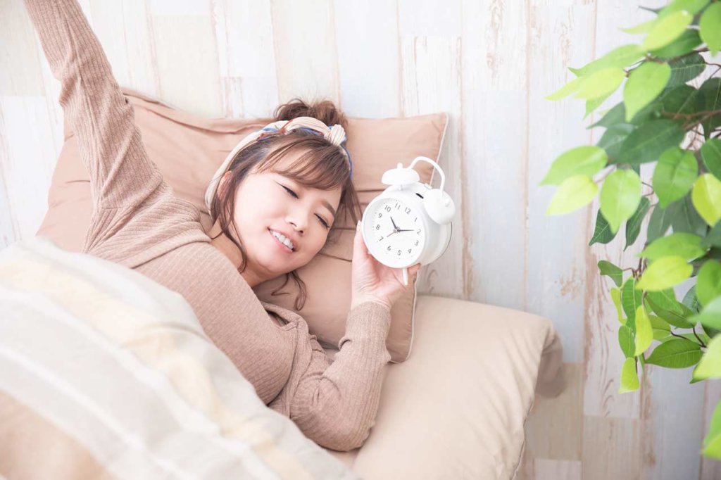 適正な睡眠時間を過ごす女性