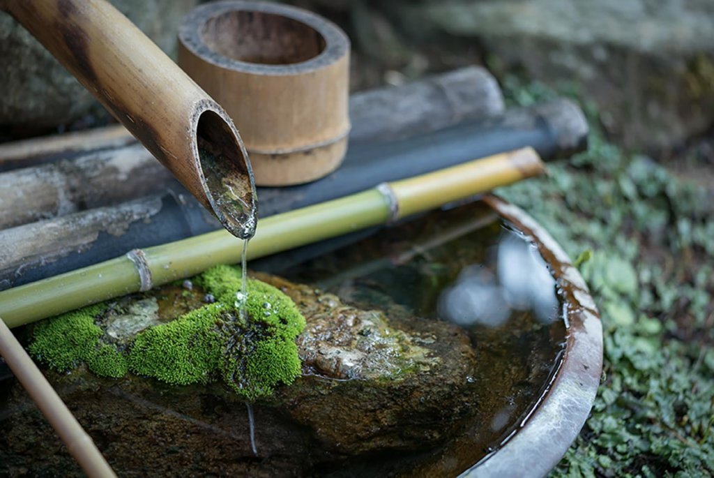 獅子落としから流れる水